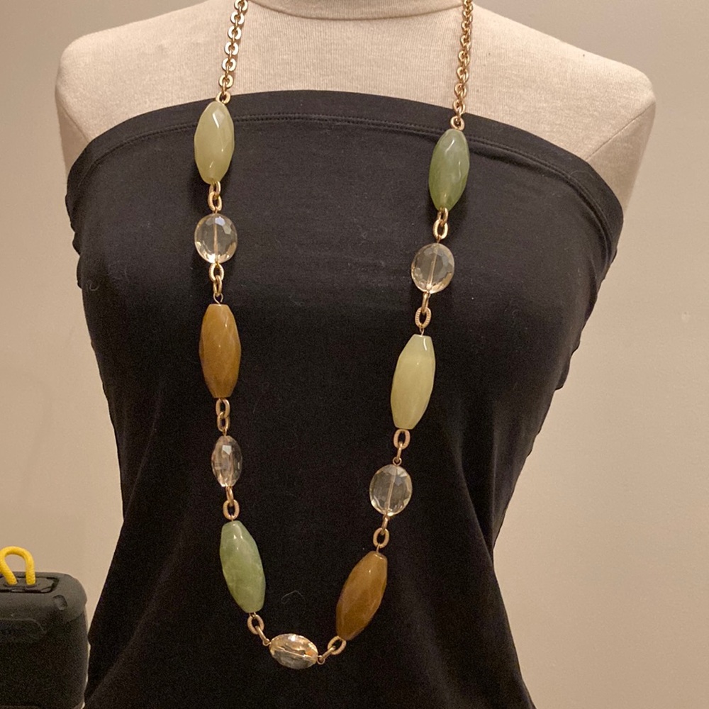 Vintage Lucite  and Glass or crystal  beads necklace